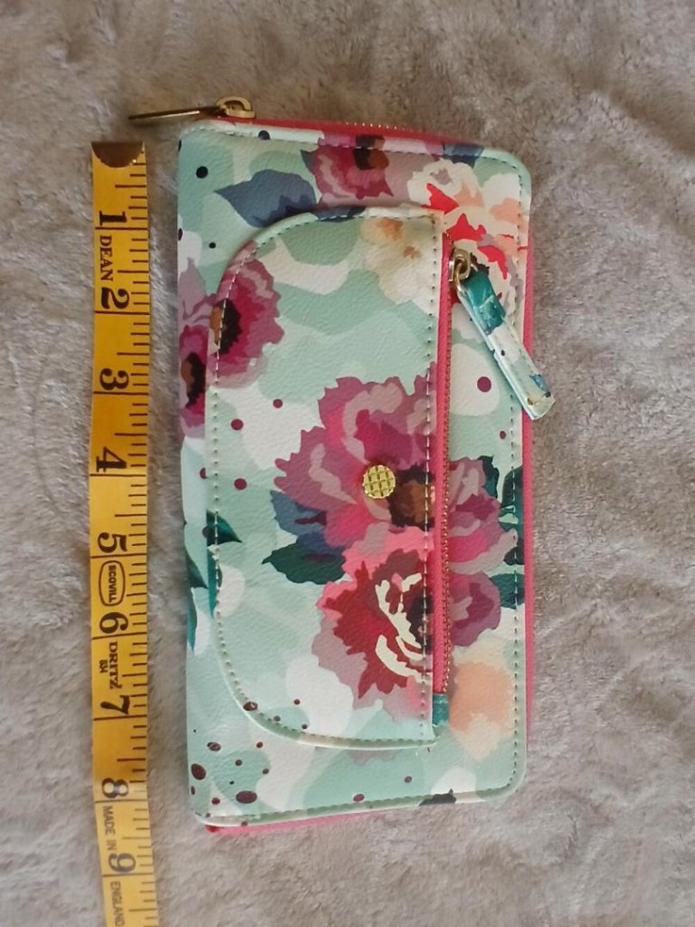 Floral wristlet
